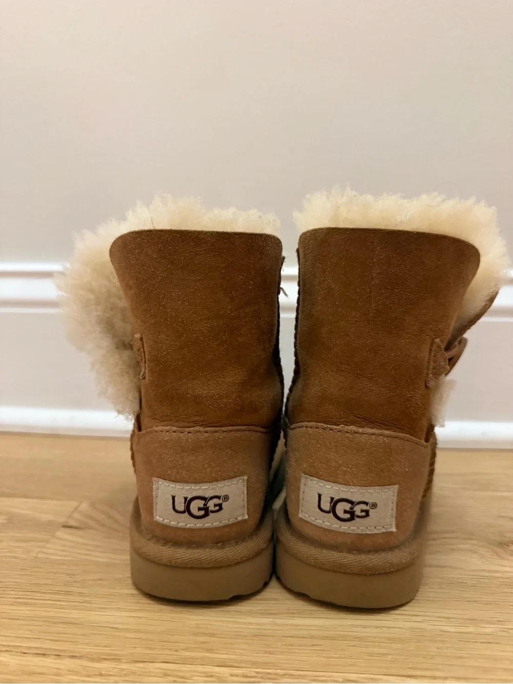 UGG Bailey Button II Kids Chestnut Suede Sheepskin Boot